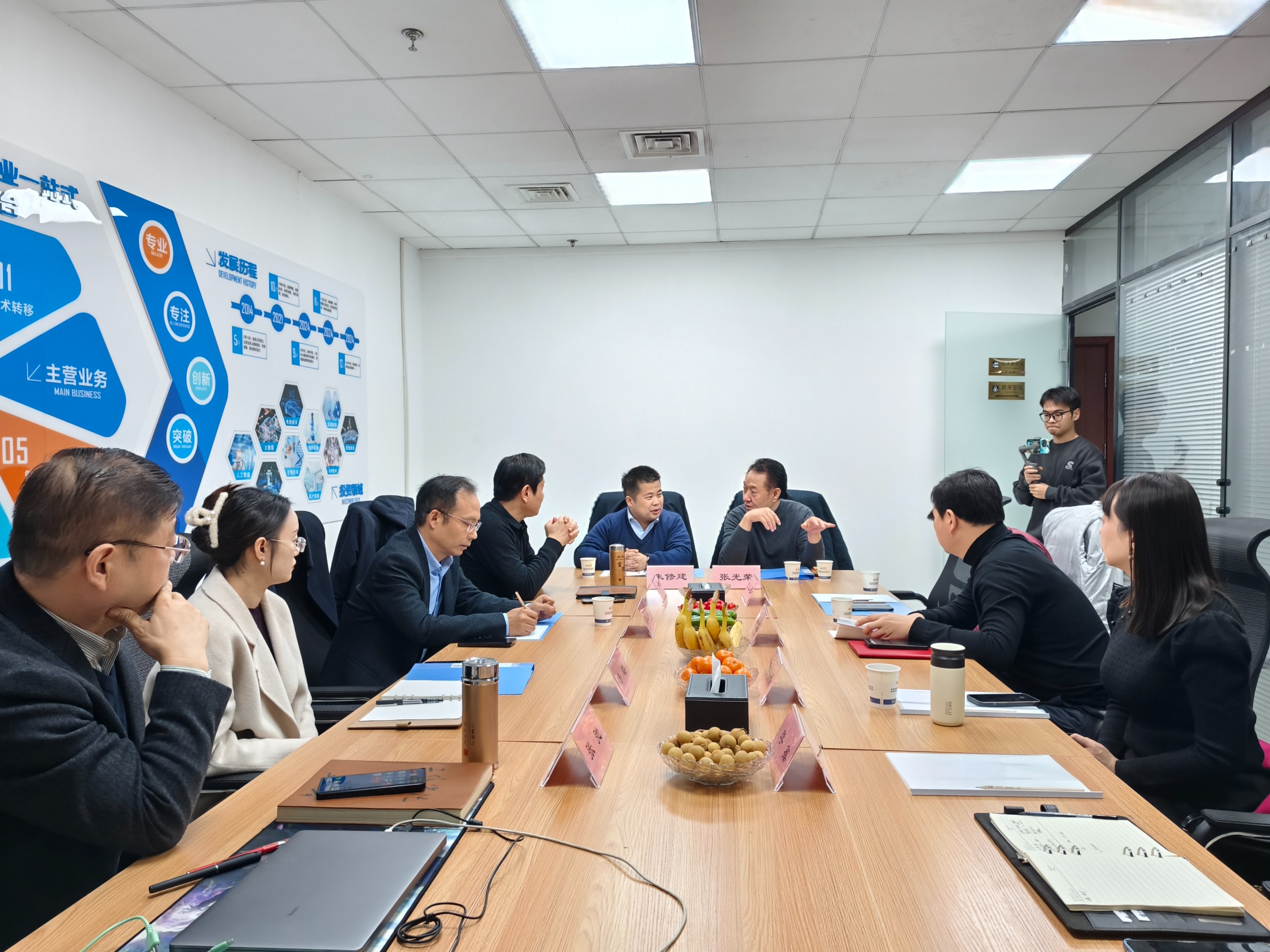 《共话合作与发展新机遇》